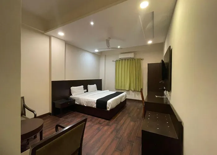 Hotel Aksa Inn Near Juhu Beach