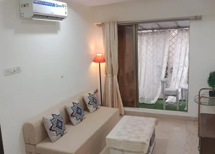 Room With A Balcony Near The Sea