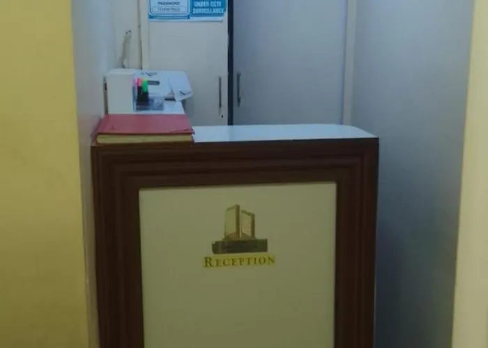 Lokhandwala Residency By Glitz Hotel