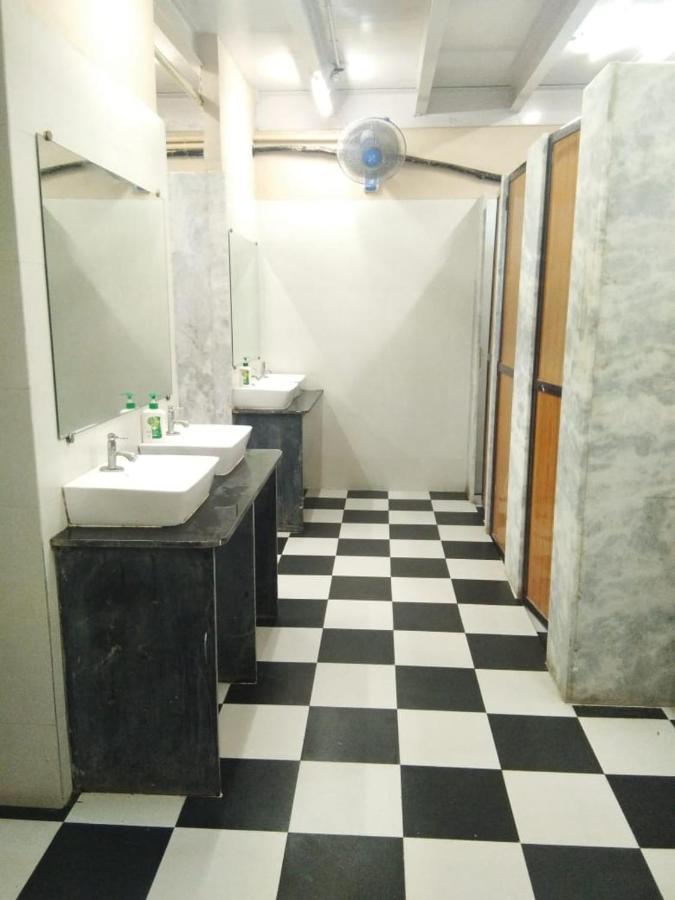 Abuzz Sewri Hostel Mumbai