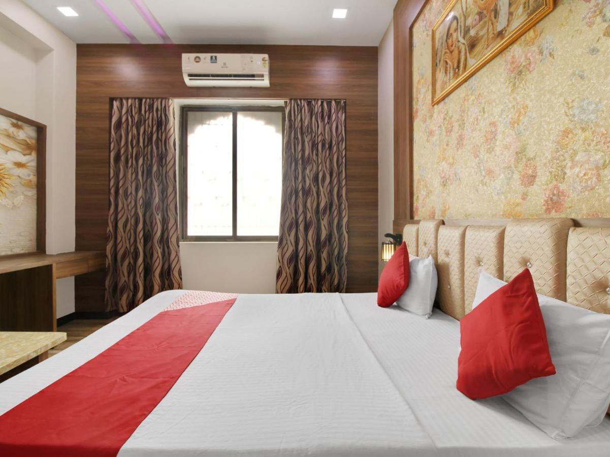 Oyo 74865 Neelkamal 3*