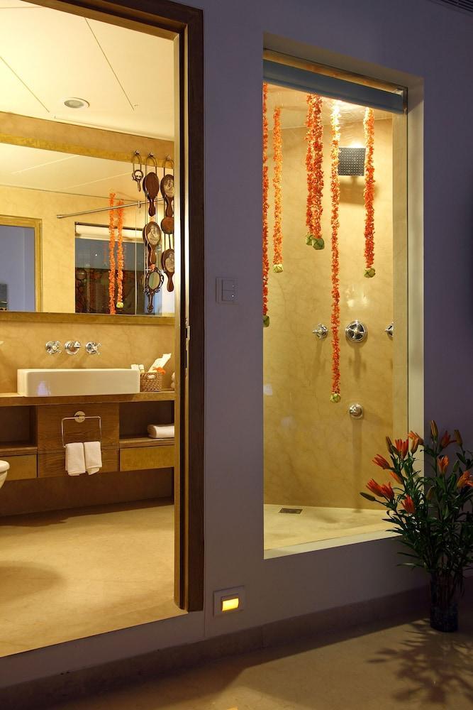 Hotel Le Sutra Hotel, Khar,