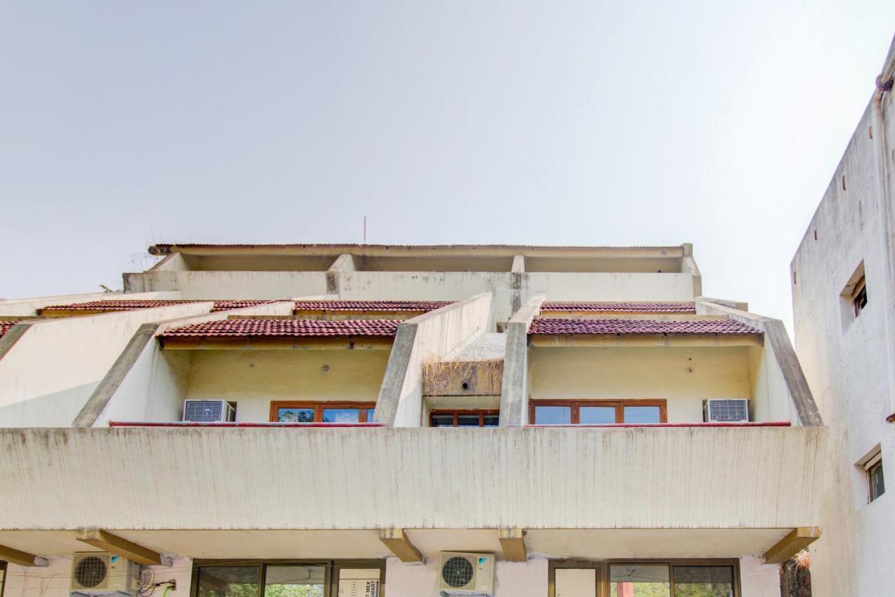 Hotel Oyo 66827 Island Club 3*