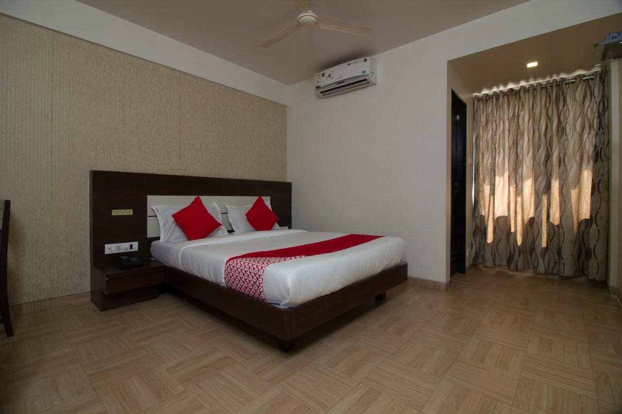 Oyo 37193 Vijay Sagar Deluxe 3*