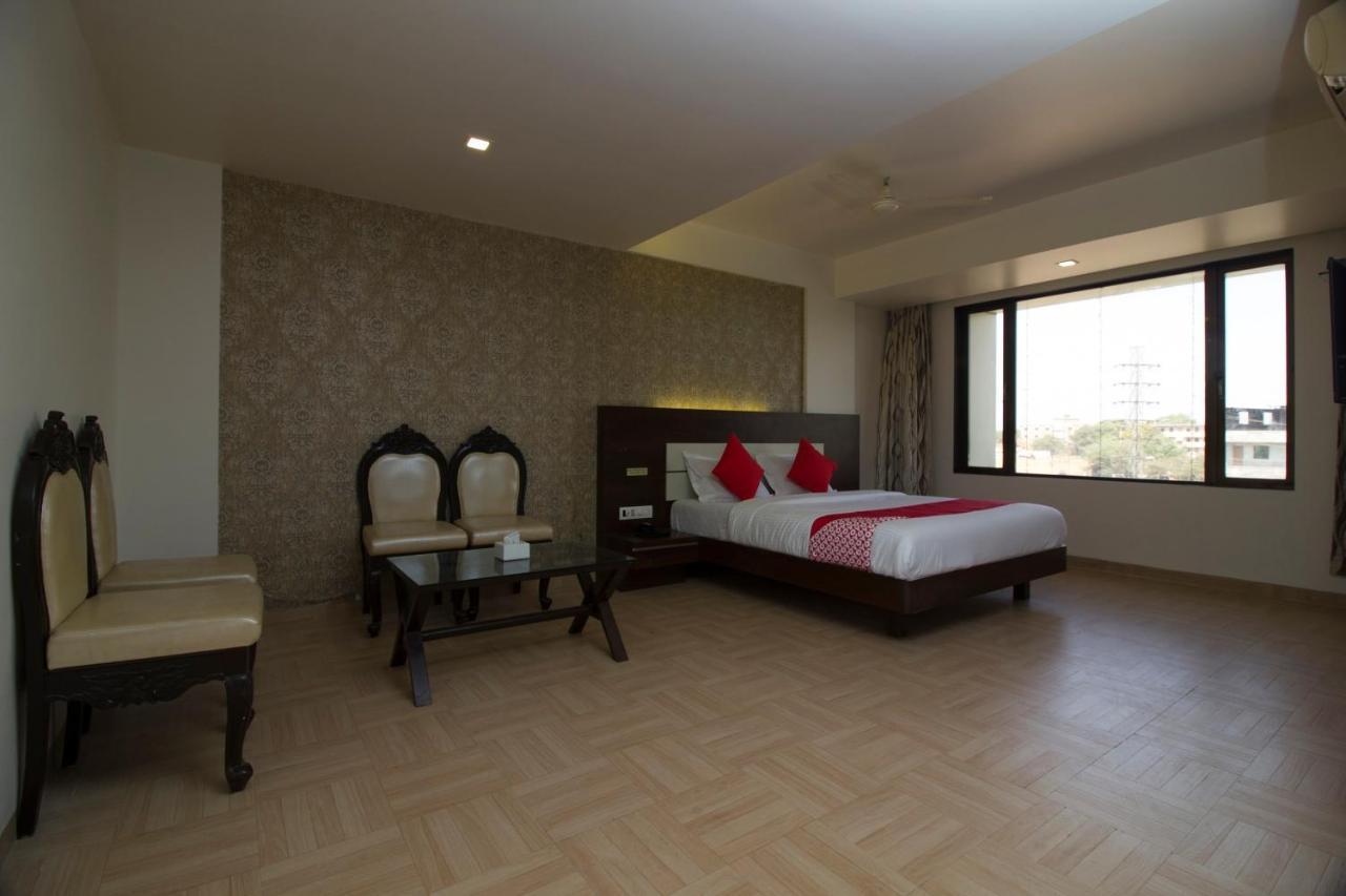 Oyo 37193 Vijay Sagar Deluxe Mumbai