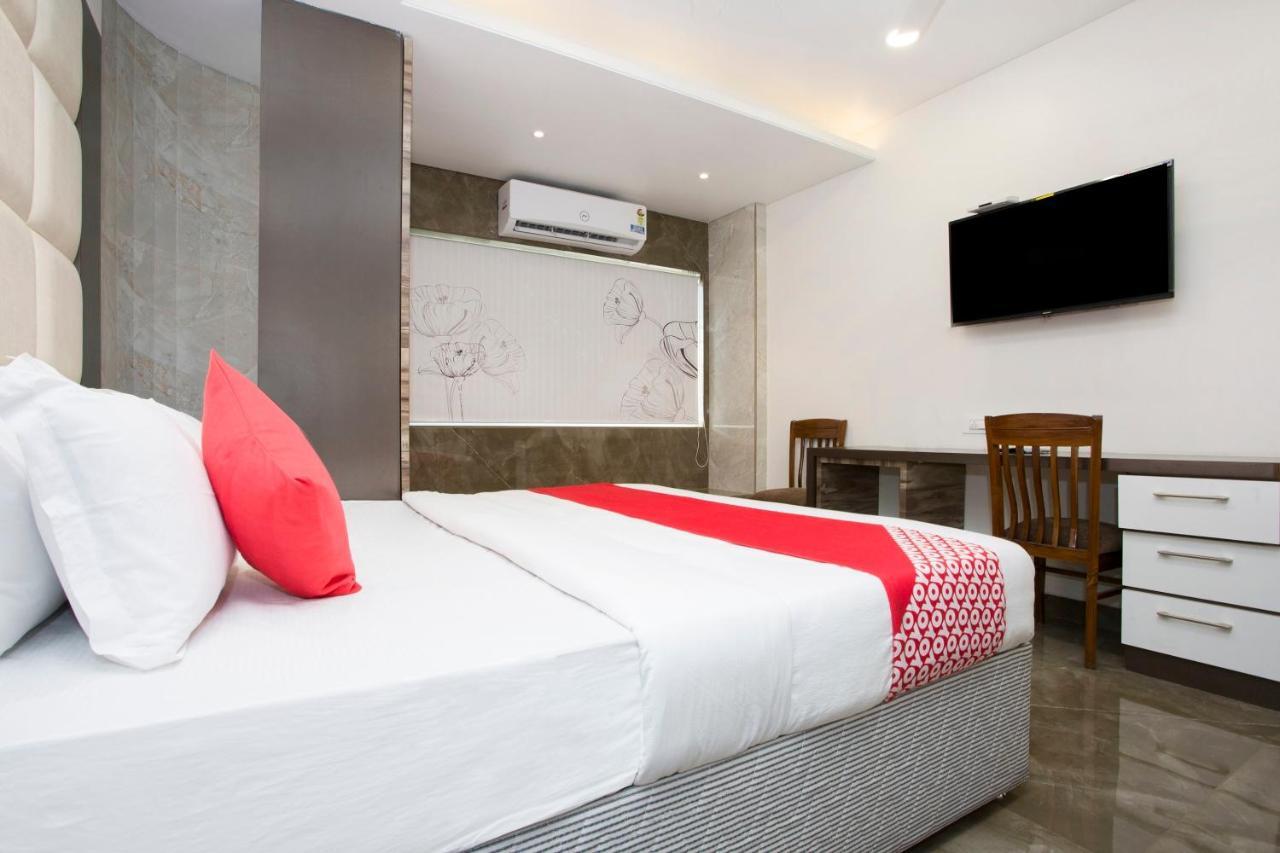 Oyo 29653 Royal Hotel