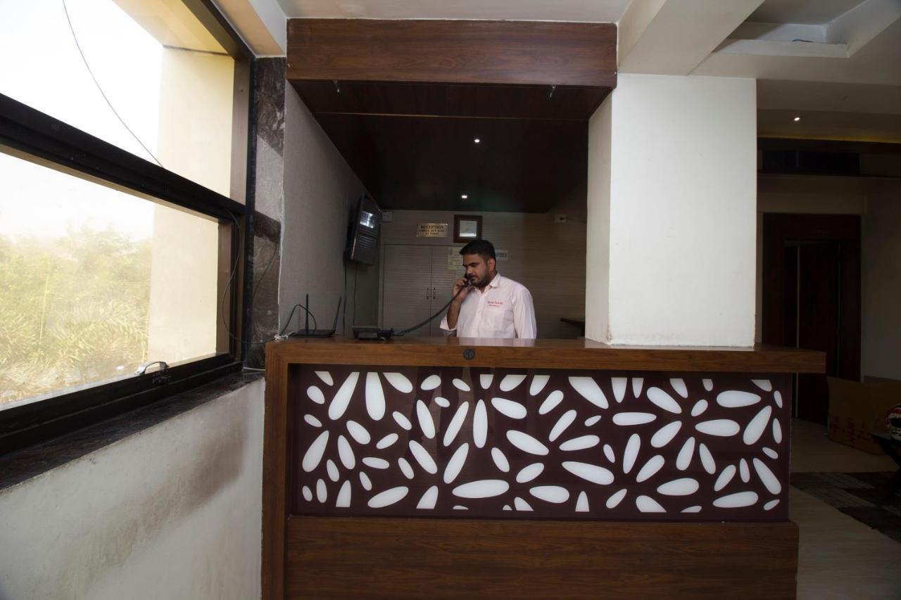 Oyo 37193 Vijay Sagar Deluxe Mumbai