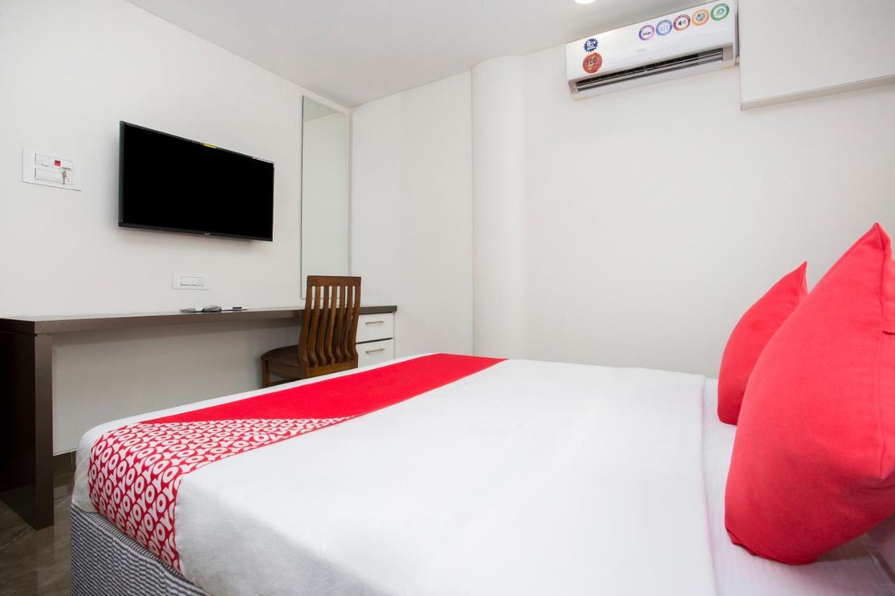 Oyo 29653 Royal Hotel