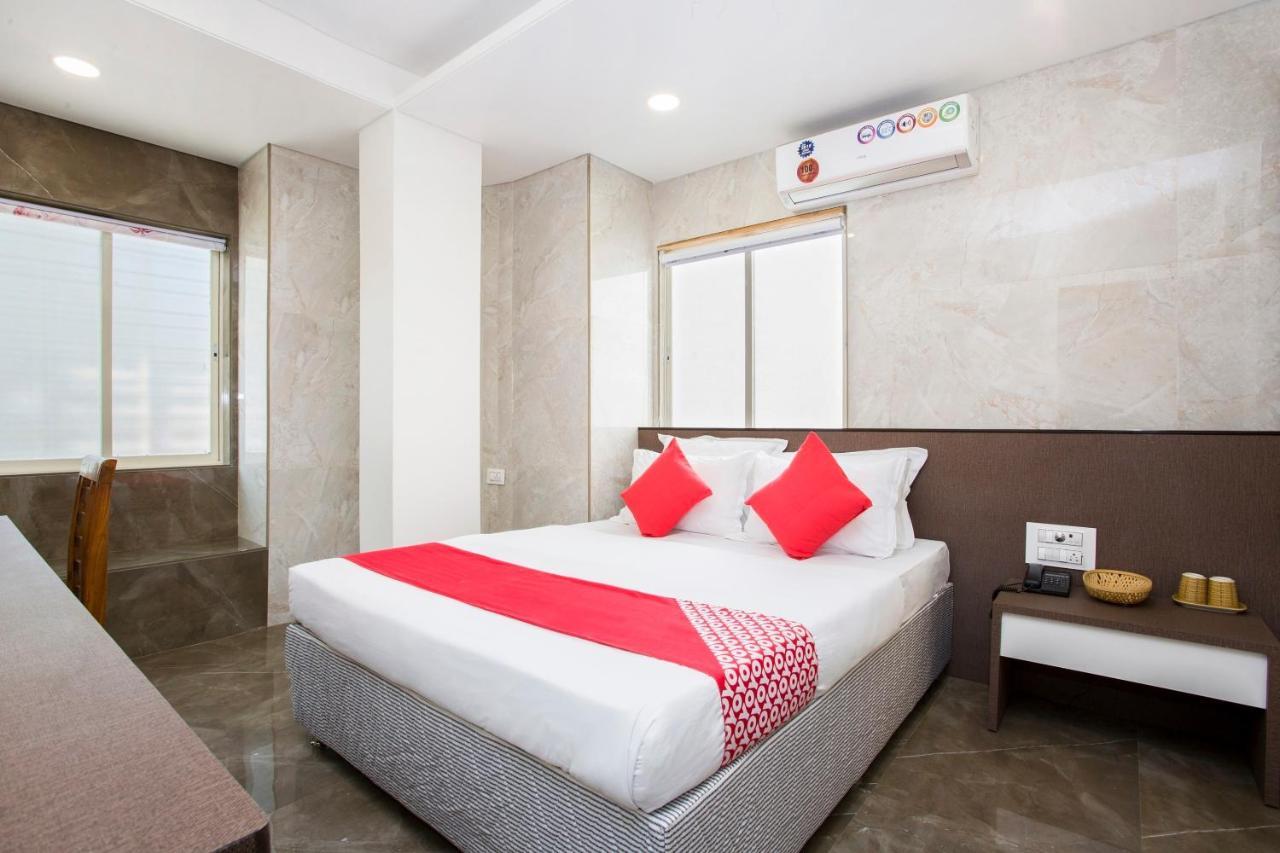 Oyo 29653 Royal 3* Mumbai