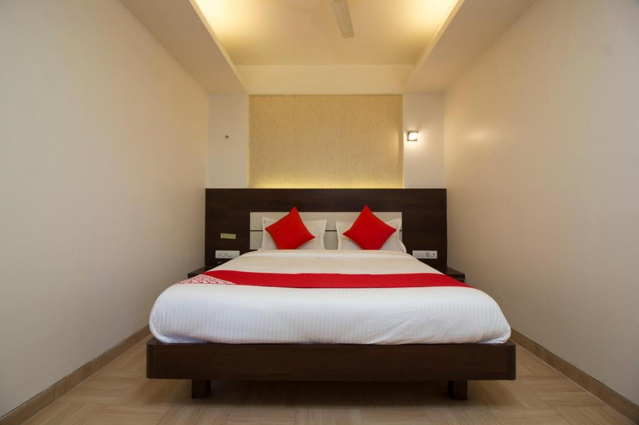 Oyo 37193 Vijay Sagar Deluxe 3*