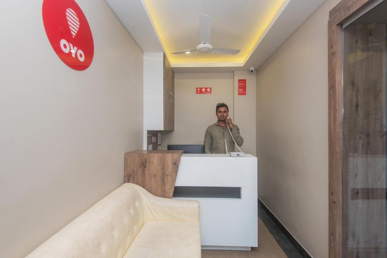 Hotel Oyo Blue Bay Near R Mall