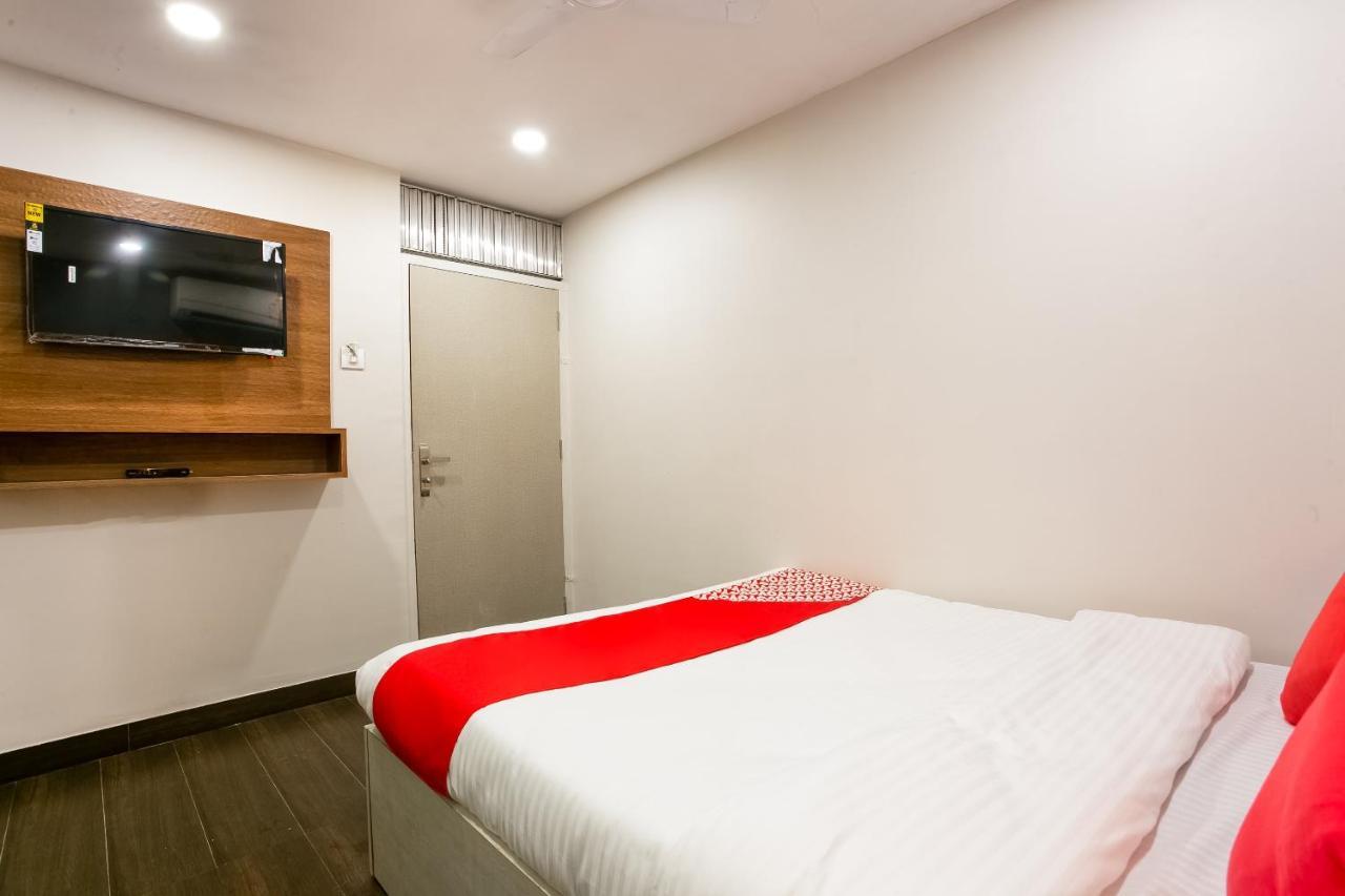 Oyo 62882 Palace Hotel Mumbai