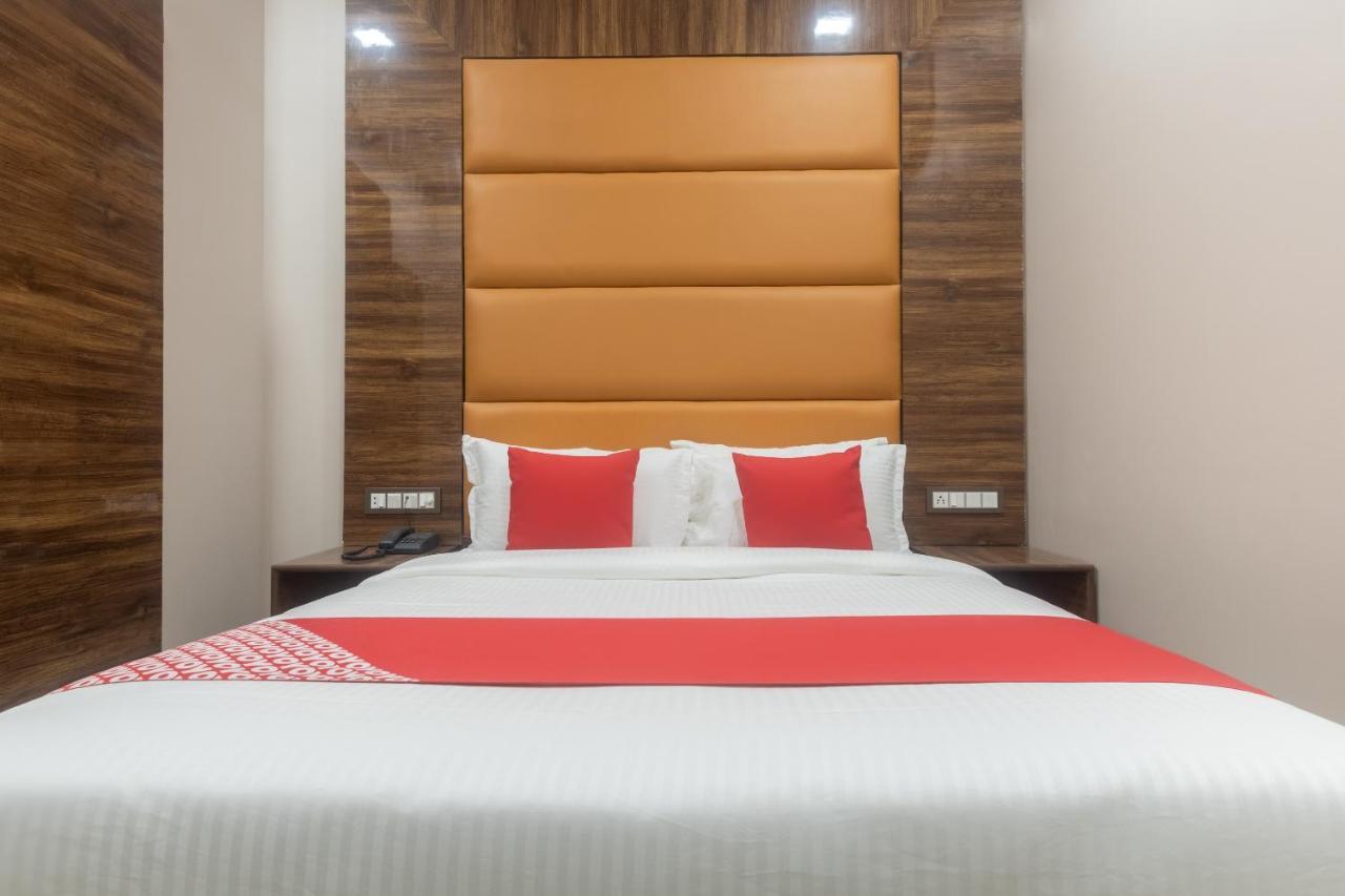 Super Oyo Blue Executive Near Chhatrapati Shivaji International Airport Bombaim