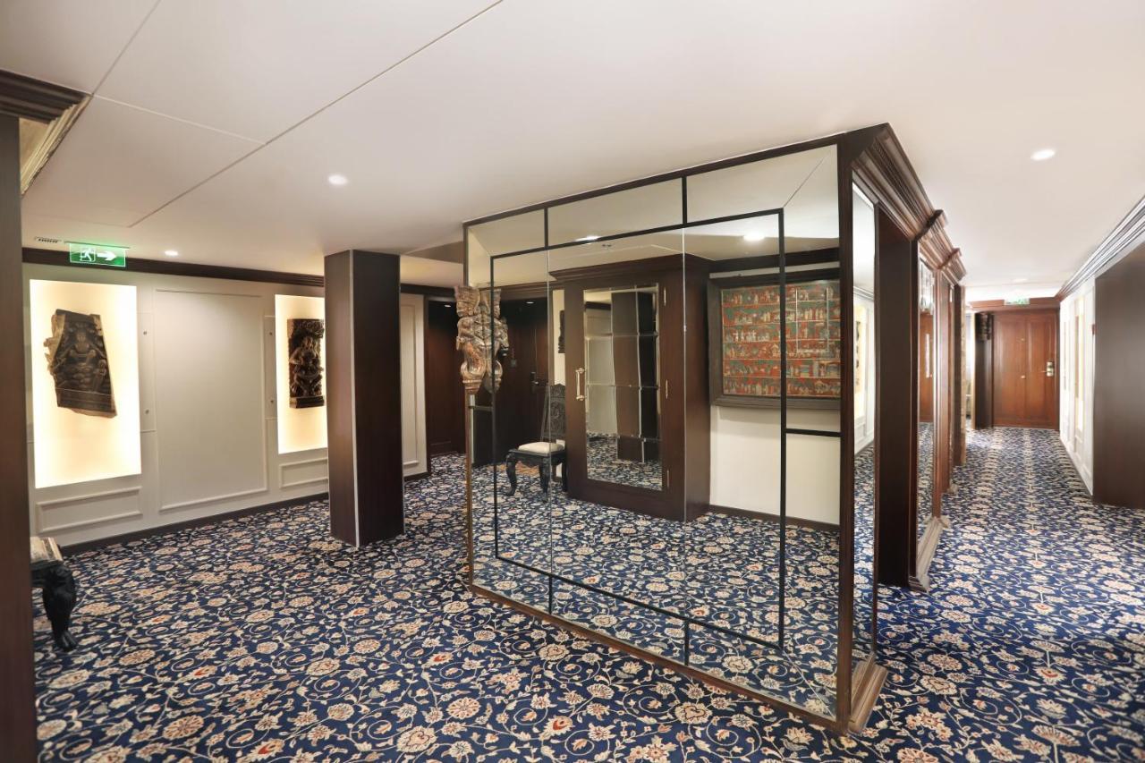 Hotel The Ambassador, Marine Drive, 4*