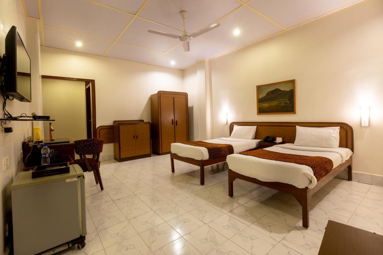 Hotel Grand - Ballard Estate,