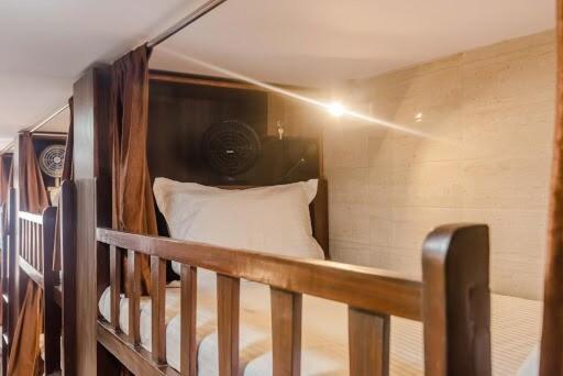 Awesome Male Only Bed & Breakfast Mumbai