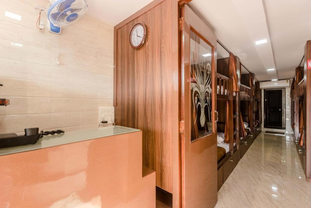 Bed & Breakfast Awesome Male Only