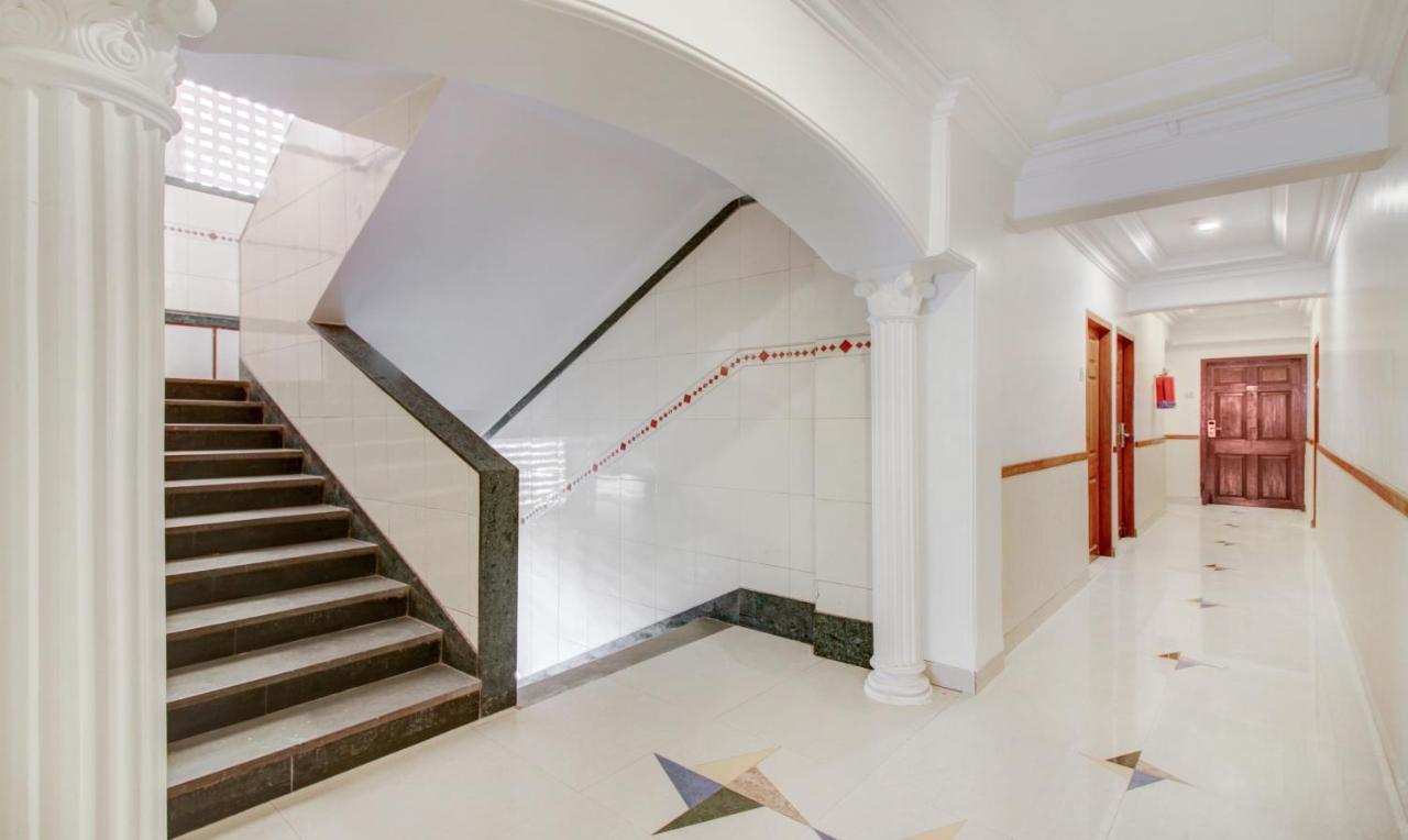 Treebo Cruz Royale Santacruz West 3* Mumbai