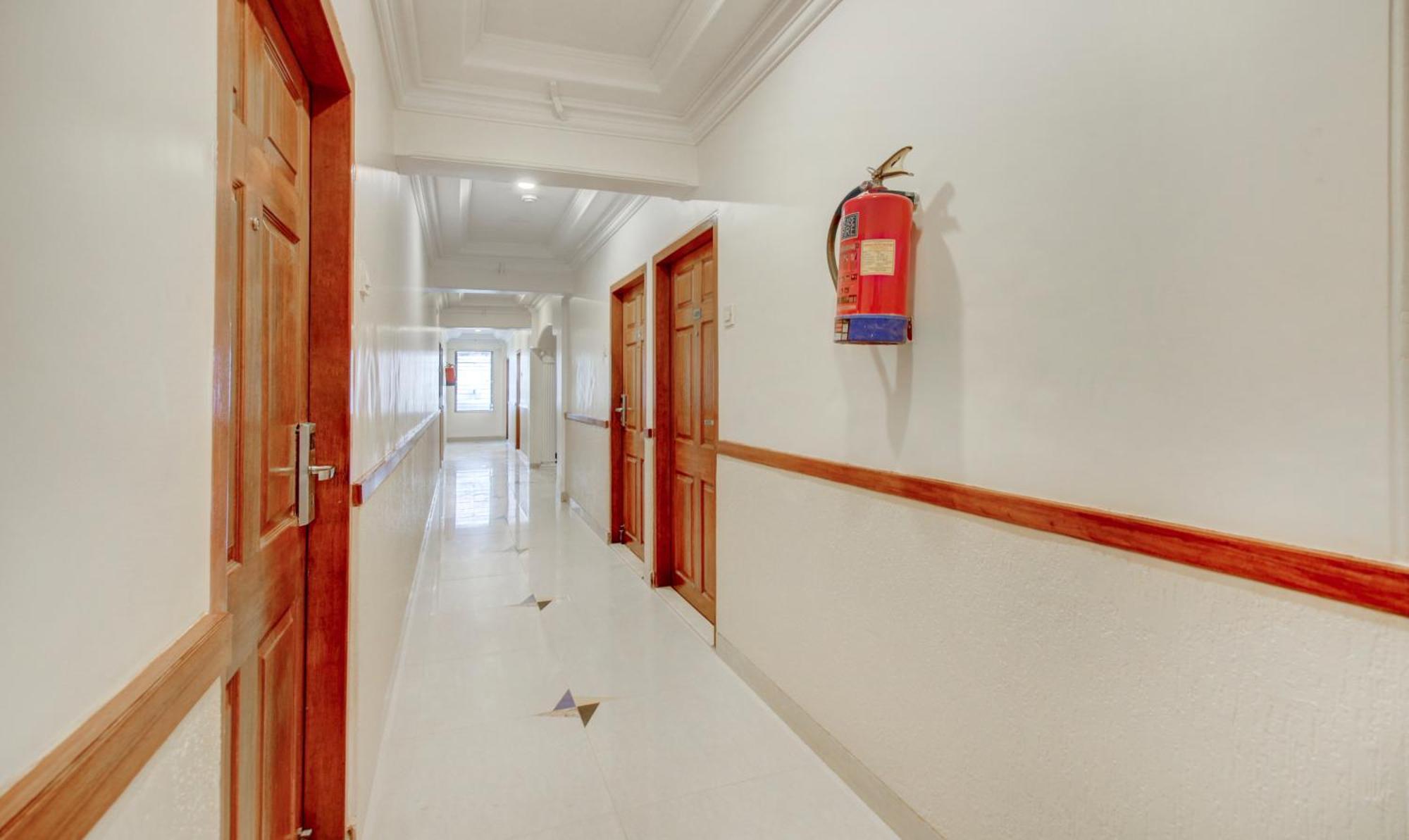 Treebo Cruz Royale Santacruz West Hotel Mumbai