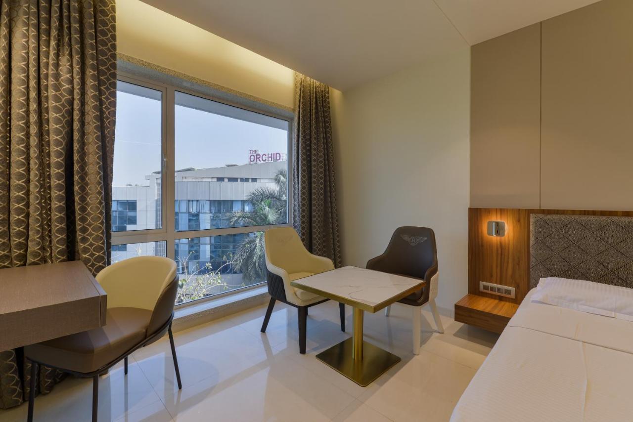 Airlink Hotel 3*