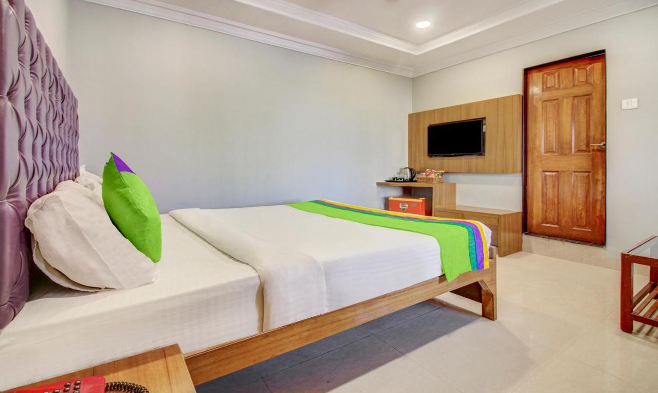 Treebo Cruz Royale Santacruz West