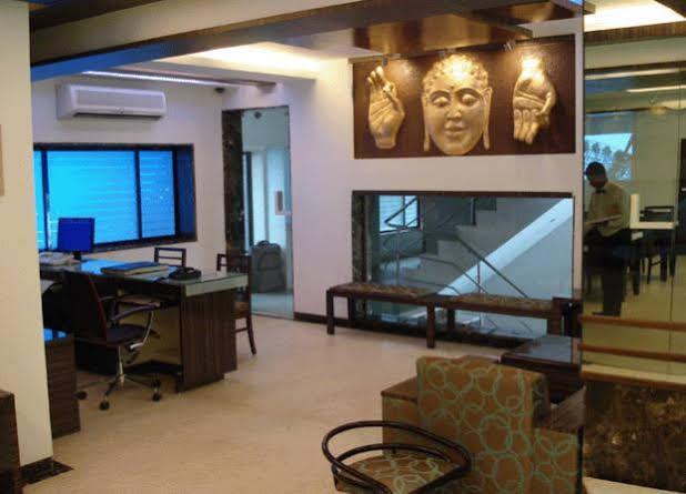 Airlink Hotel 3*
