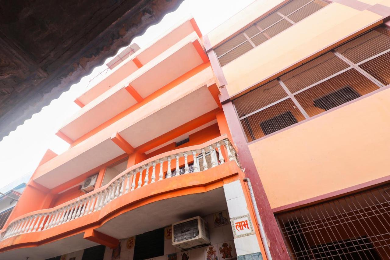 Hotel Oyo Blue Bay Near R Mall Mumbai