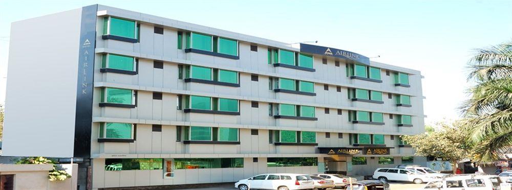 Hotel Airlink 3*