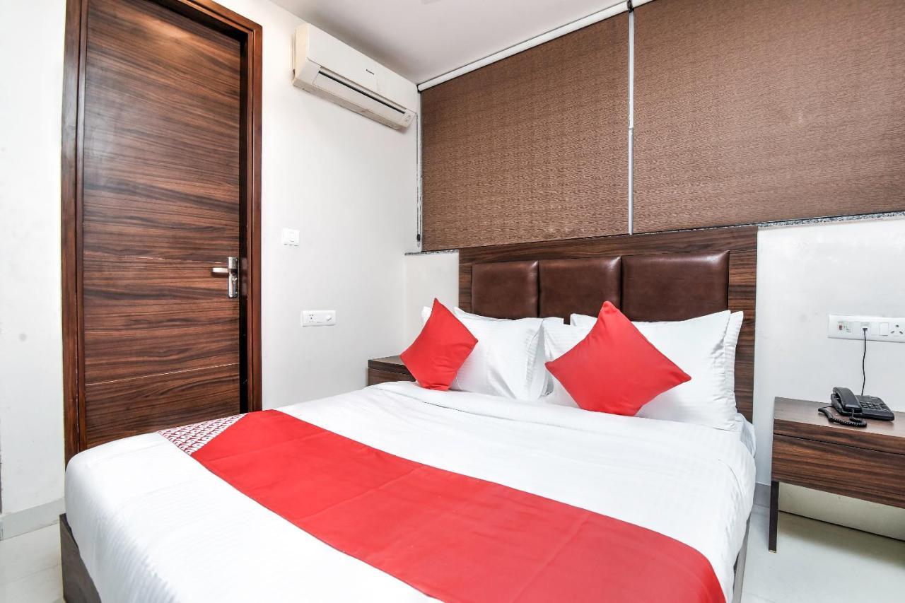Oyo 80295 Basera Hotel 3*