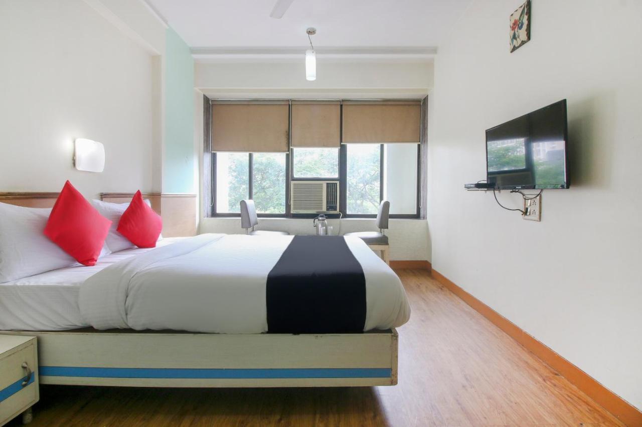 Hotel Vaccinated Staff- Capital O75414 Dream Residency Mumbai