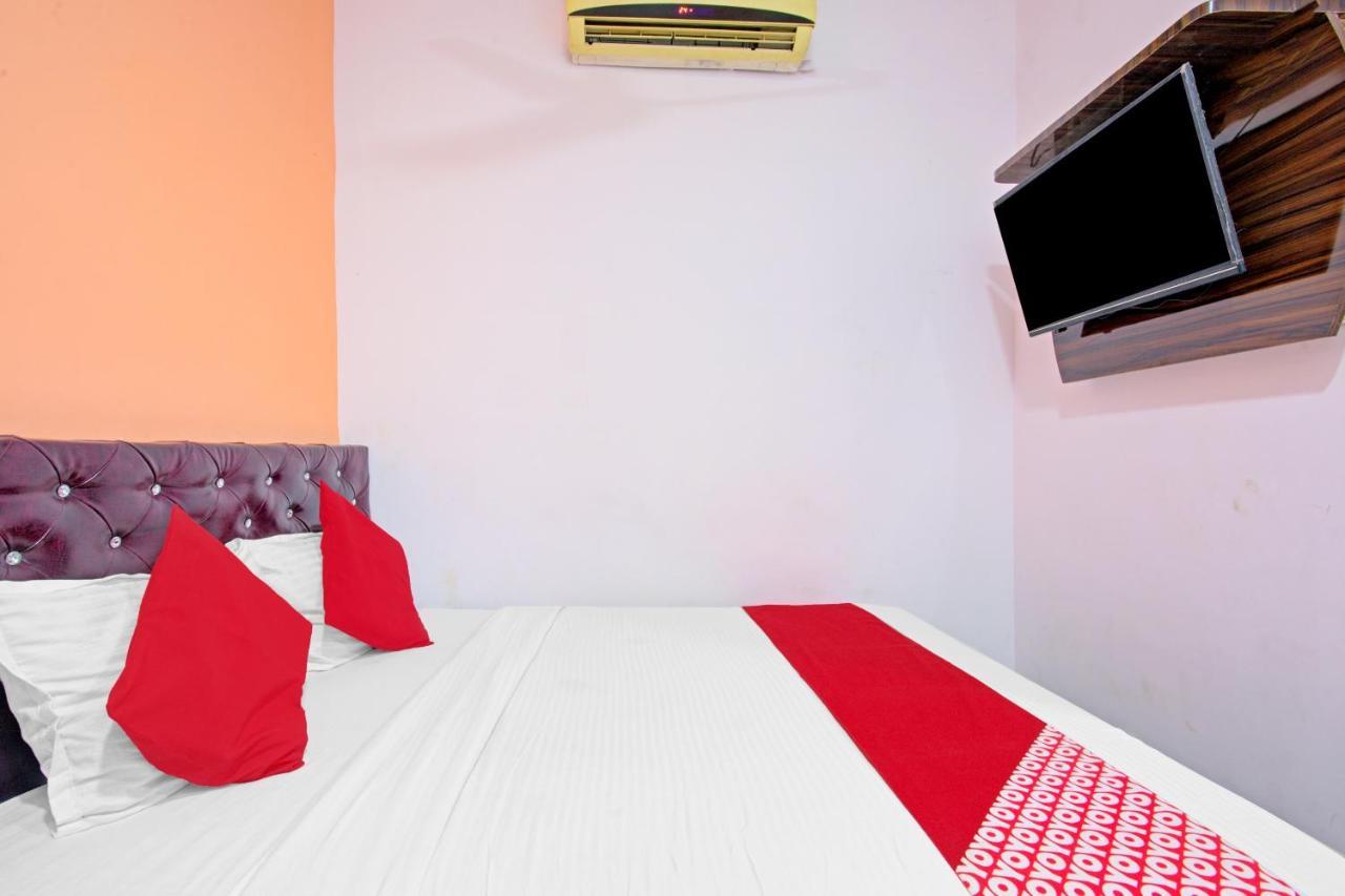 Hotel Oyo 81092 Hotel Simla House Bombaim