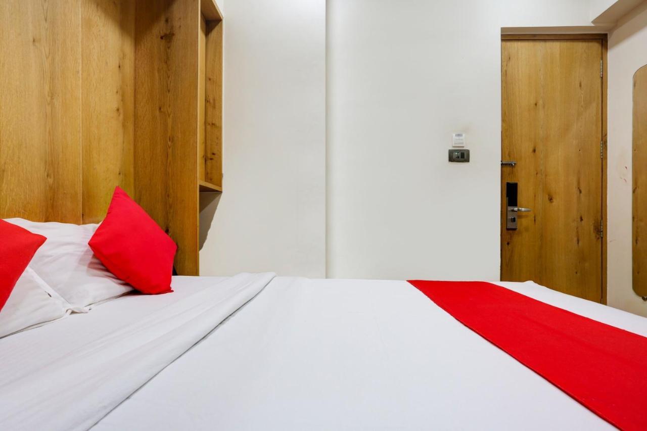 Oyo 81549 Hotel Elegance Nx