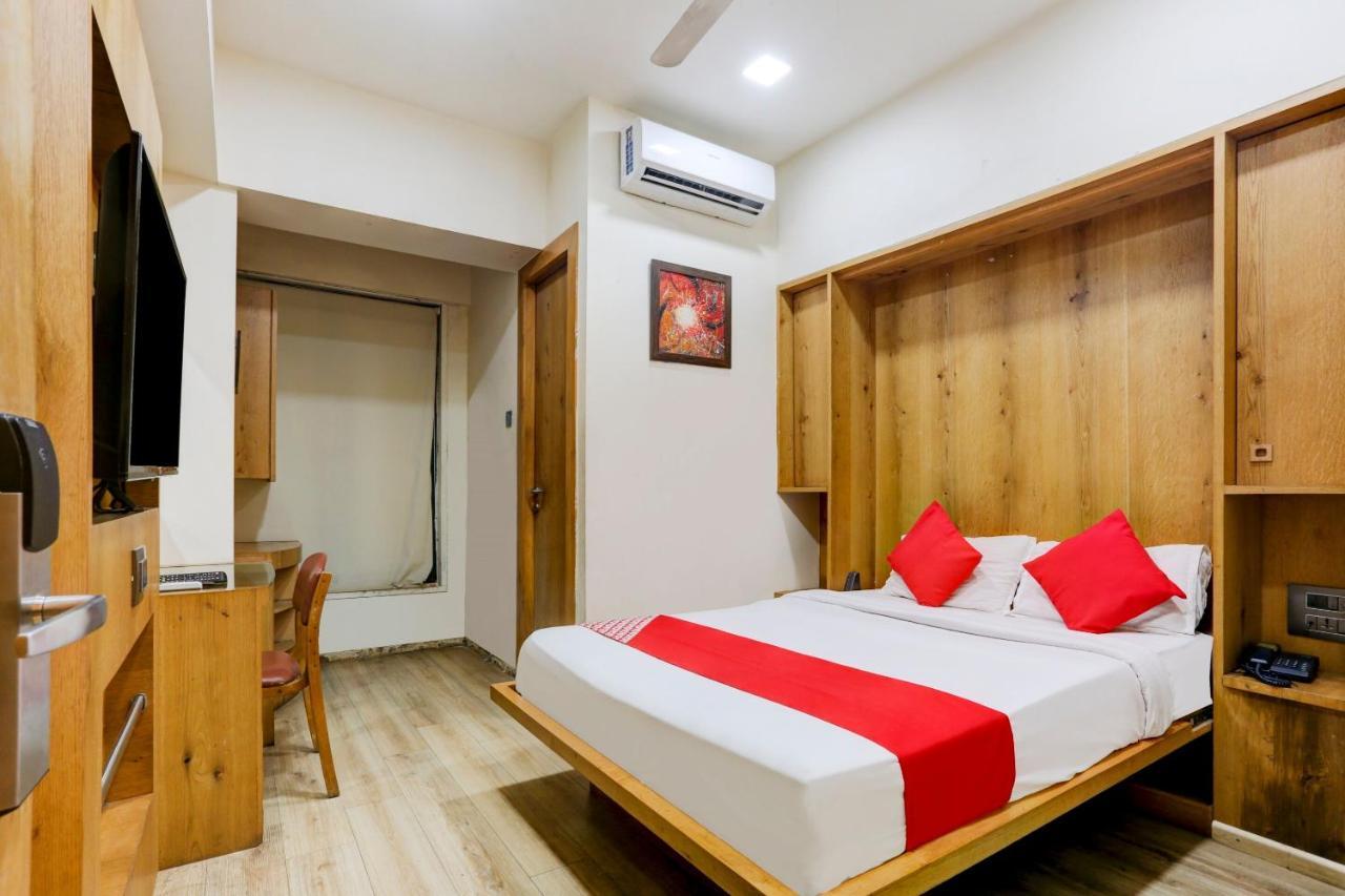 Oyo 81549 Hotel Elegance Nx Hotel 3*