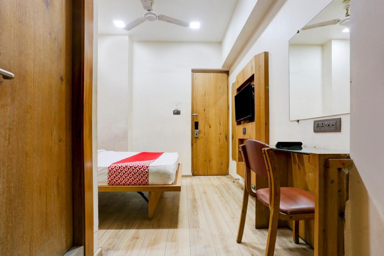 Oyo 81549 Hotel Elegance Nx Hotel