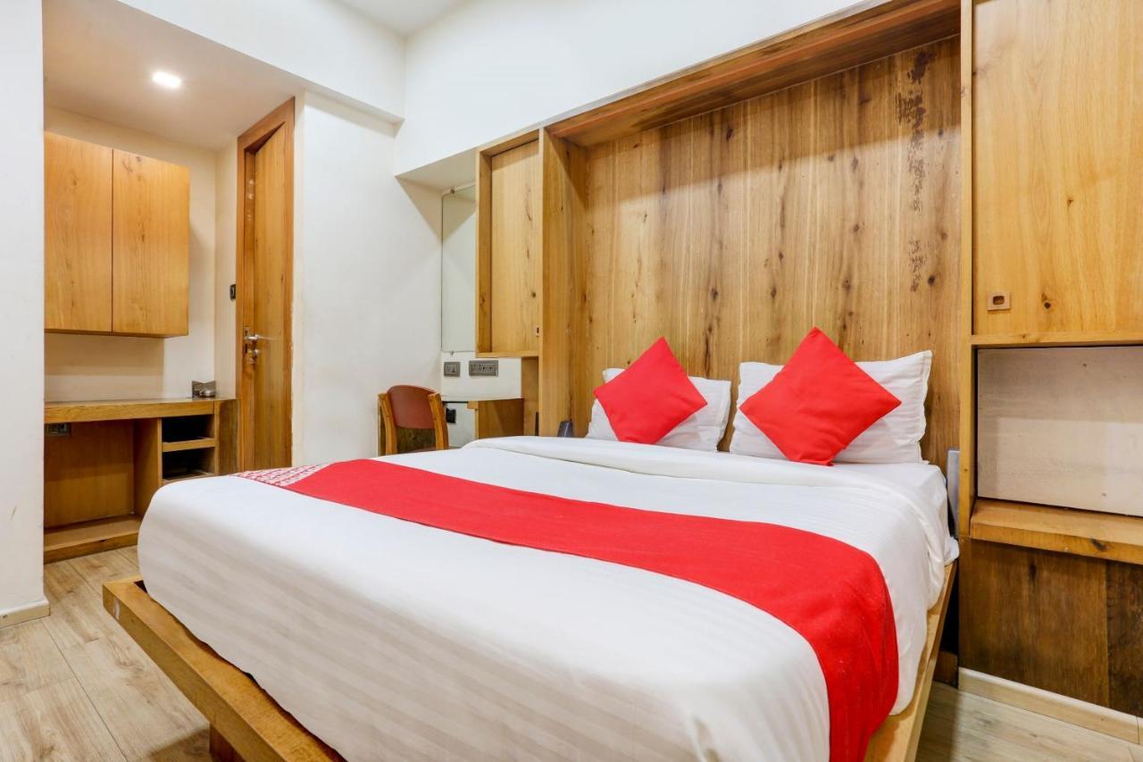 Oyo 81549 Hotel Elegance Nx Hotel 3*