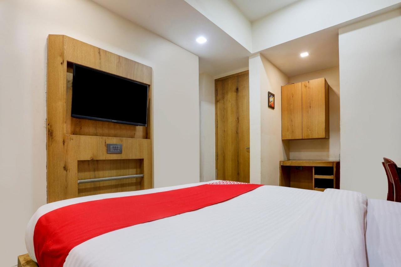 Hotel Oyo 81549 Hotel Elegance Nx 3*