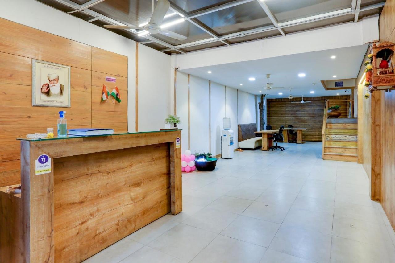 Hotel Oyo 81549 Hotel Elegance Nx 3*