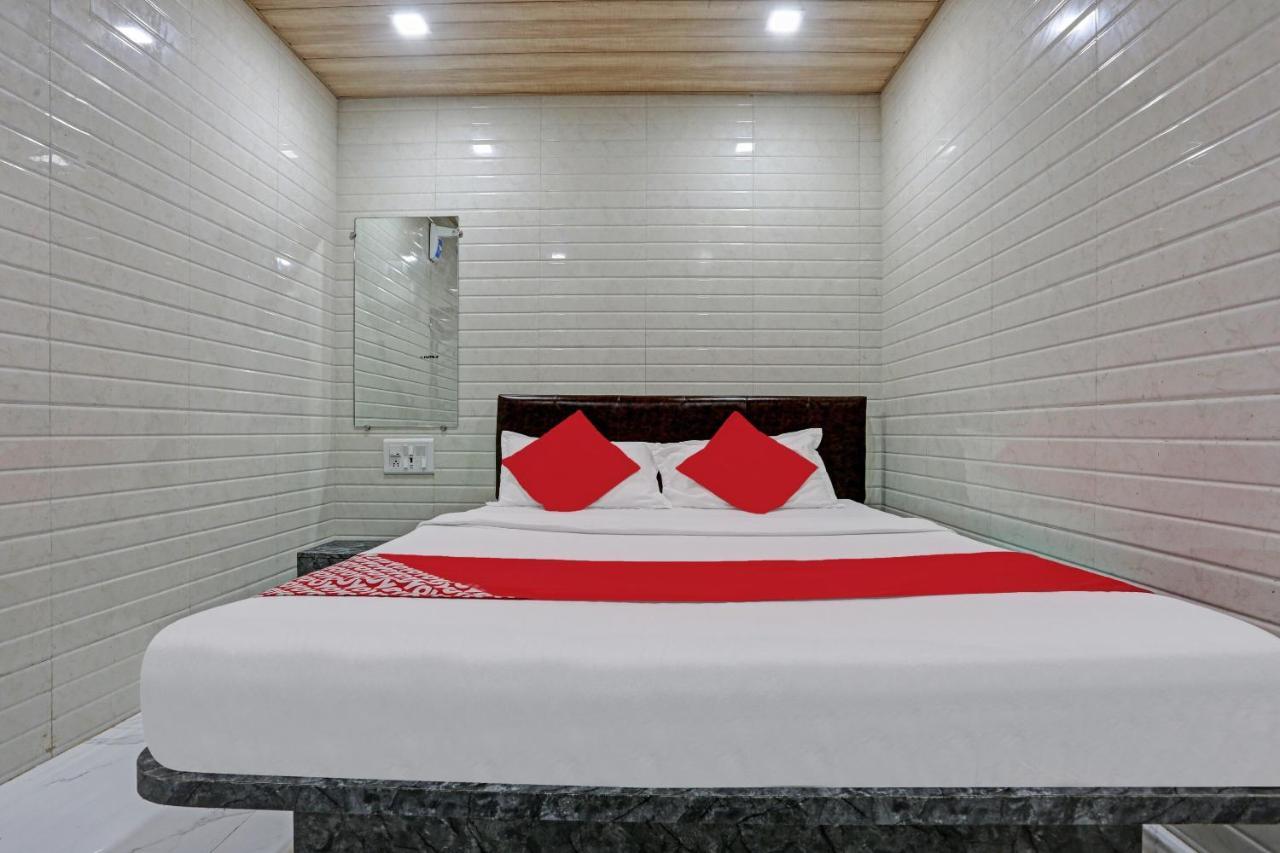 Oyo 82580 Taj Residency Lodging And Boarding Hotel 3*