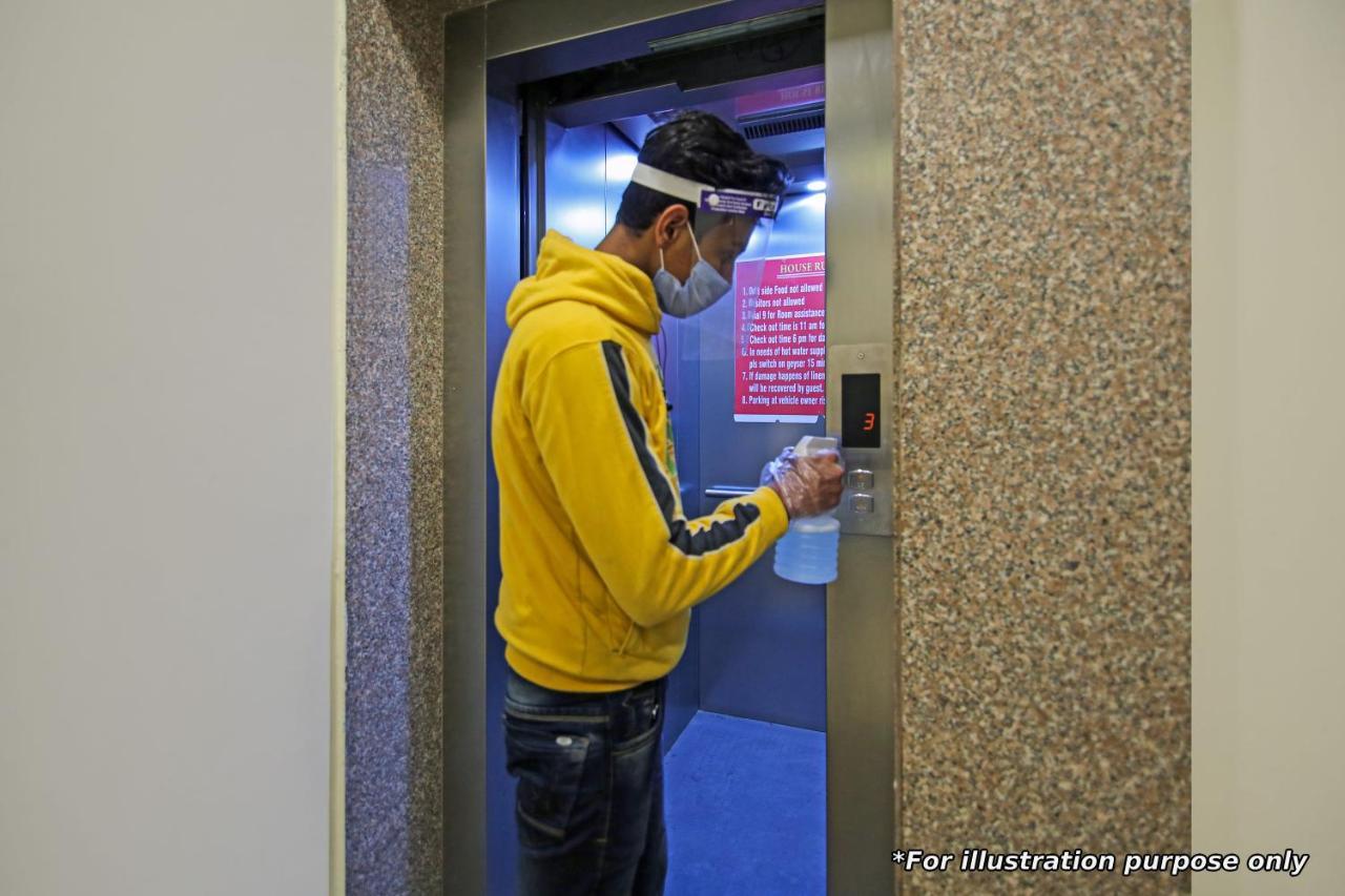 Oyo Flagship 13885 Metro Residency 3*