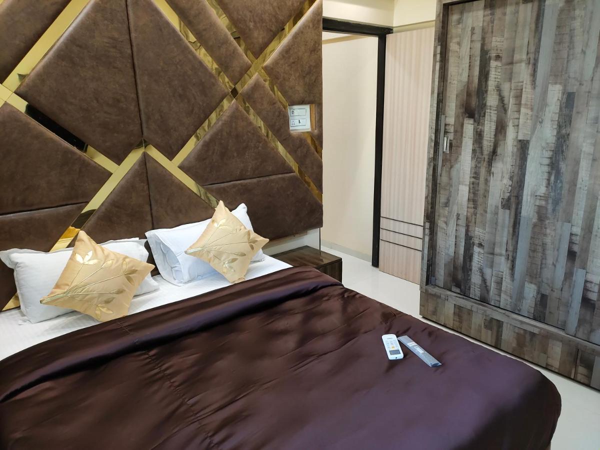 Apartment Osi Bandra West *