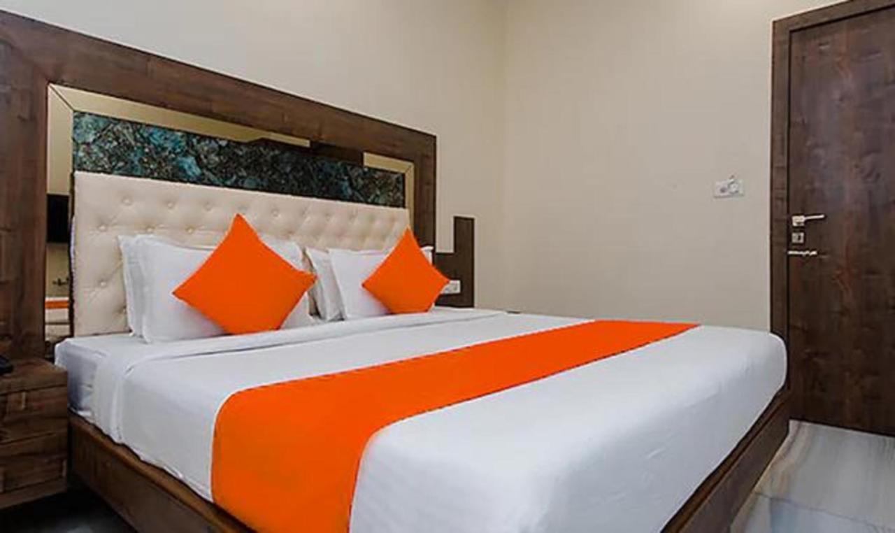 Oyo 9327 Royce Executive Hotel 3*