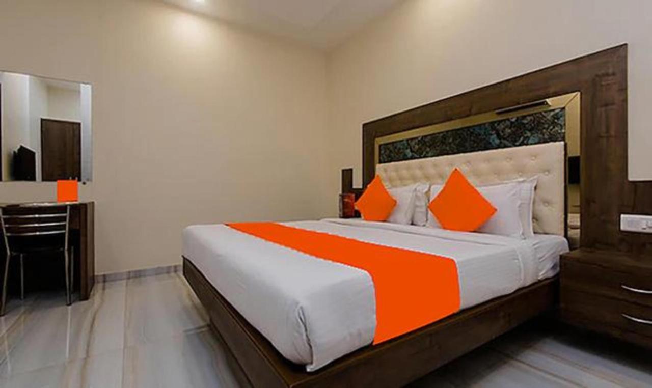 Hotel Oyo 9327 Royce Executive Mumbai