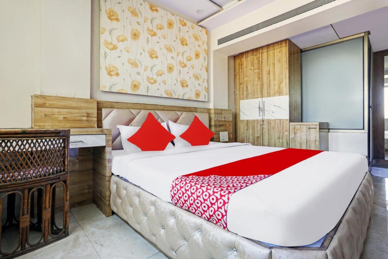 Hotel Oyo 85290 Milona Service 3*