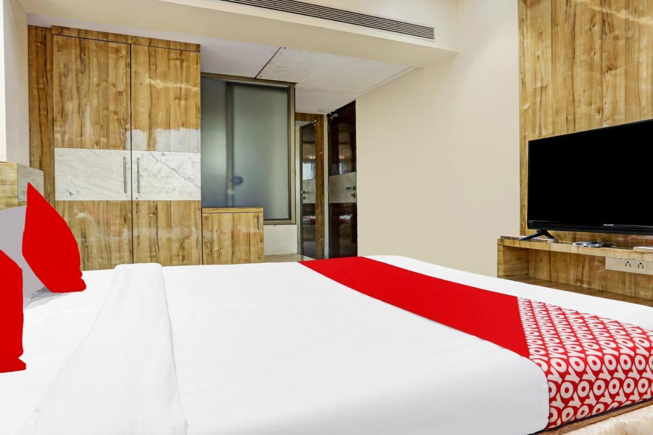 Hotel Oyo 85290 Milona Service 3*