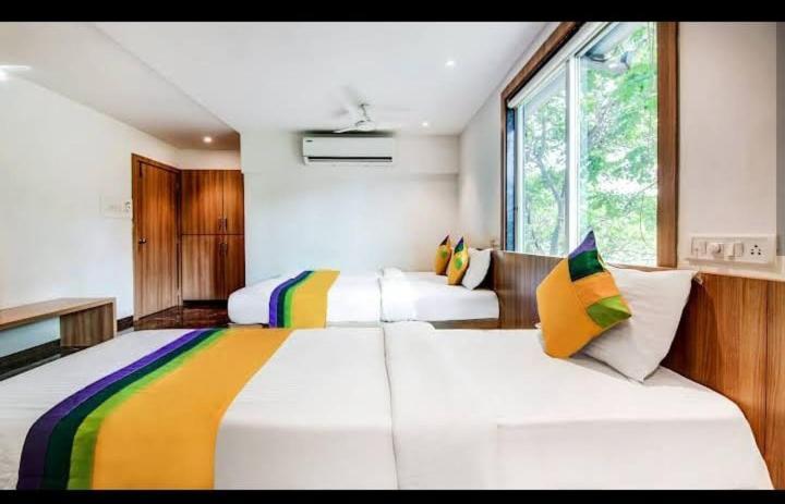 Hotel Royal Oak Navi Mumbai-Stz 1002 *