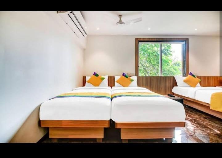 Hotel Royal Oak Navi Mumbai-Stz 1002 *