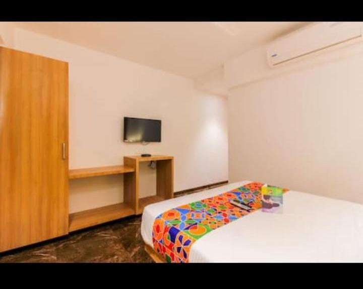 Hotel Royal Oak Navi Mumbai-Stz 1002 *