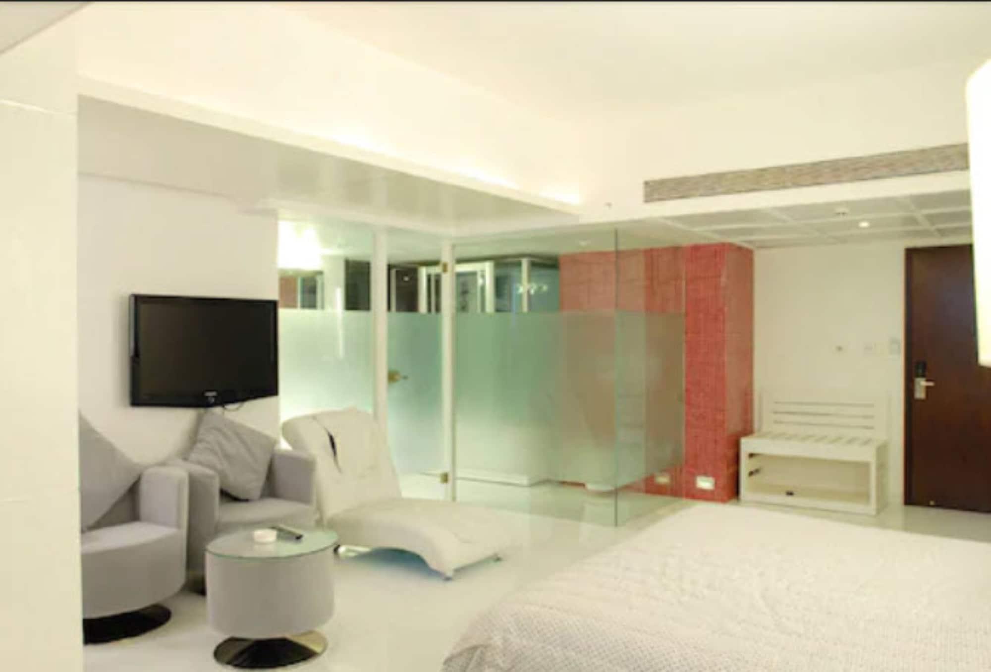 Peninsula Grand Bombaim