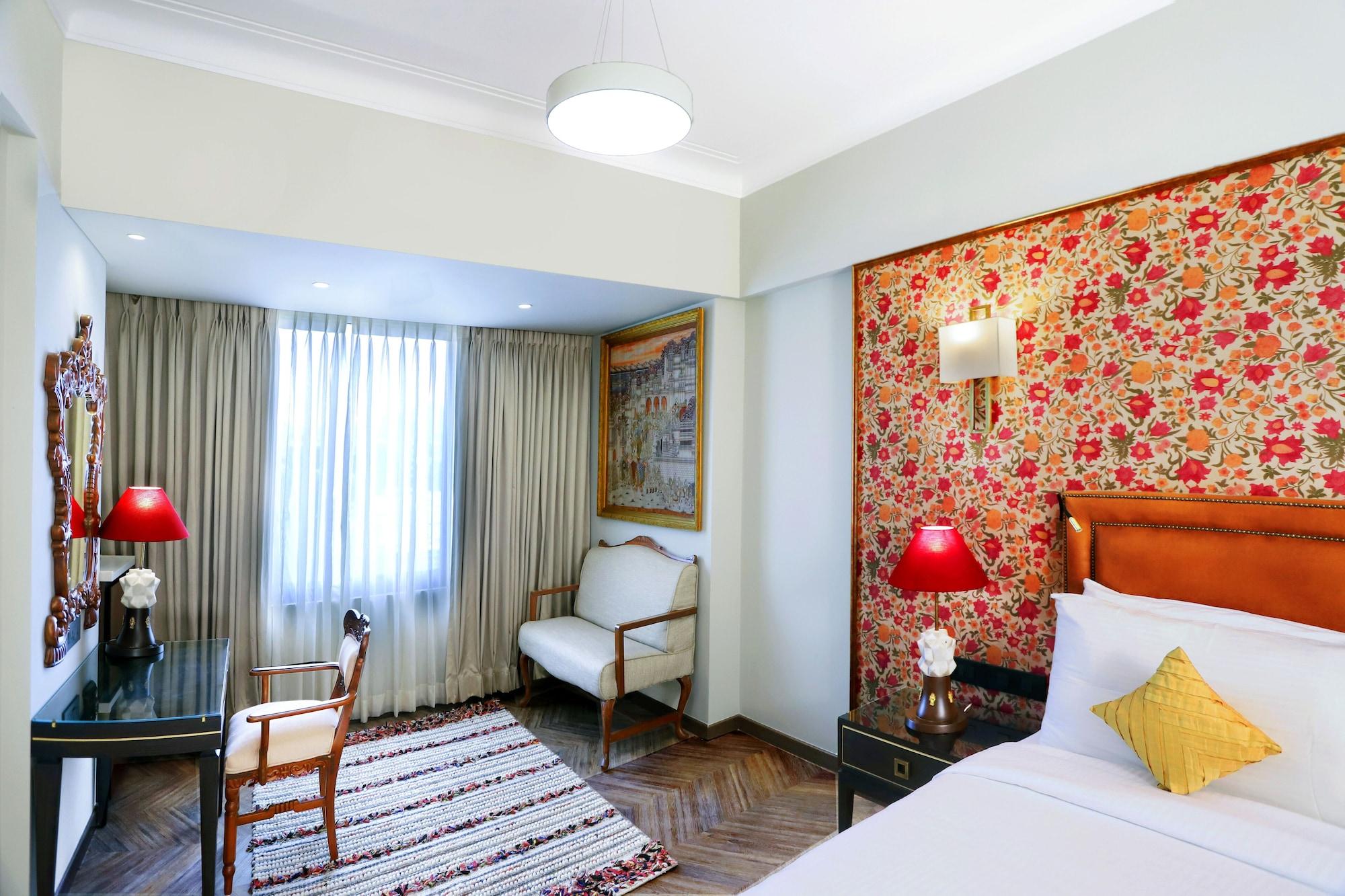 Hotel The Ambassador, Marine Drive, 4*