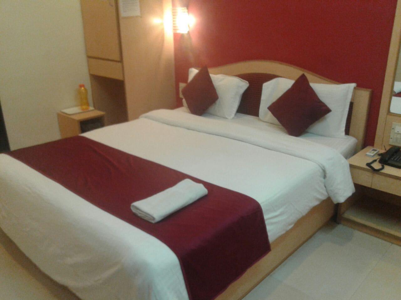 Treebo Cruz Royale Santacruz West